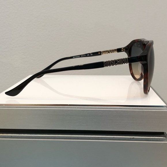 New Moschino MO768S03 Oversized Retro Sunglasses - Picture 3 of 7